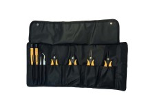 Set van 8 stuks verschillend handgereedschap (2 pincetten, 2 kniptangen, 2 tangen en 2 schroevendraaiers)
