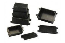 BEHUIZINGEN MET MONTAGEGATEN EN KABELUITSPARINGEN - ZWART 82 x 57 x 31.5mm