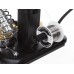 DERDE HAND MET VERGROOTGLAS EN SOLDEERTOOLS
