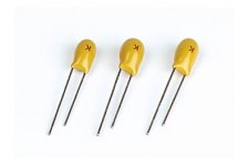 TANTAALCONDENSATOR 2.2µF / 35V